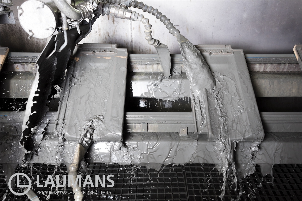 Laumans use zircon-containing glazes in many of their products. They apply the glaze by showering the tiles, producing a 40% greater thickness than spraying or spinning. When fired, it results in an extremely hard and protective surface enabling a 30-year tile guarantee. Photo credit: © Laumans